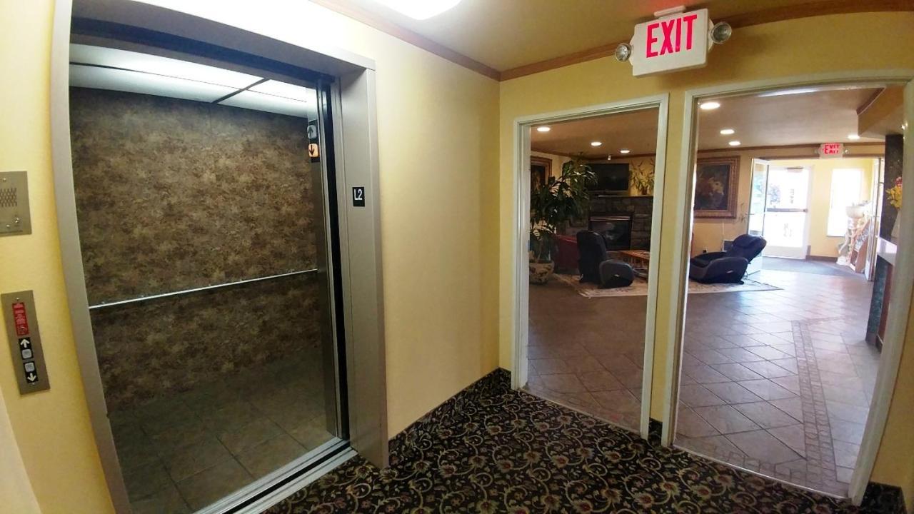 Palace Inn & Suites Lincoln Exterior foto